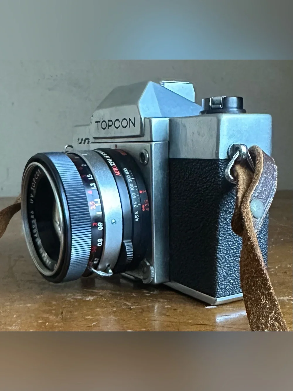 Vintage Topcon Uni 35mm SLR Film Camera w/UV Topcor 1:2 f=53mm Lens & Case Japan